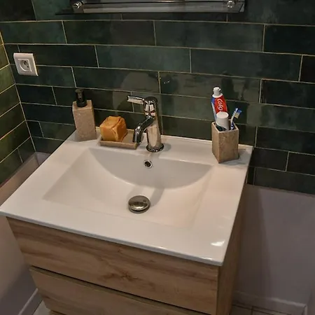 Pour 7 Personnes Dans Maison Du Xviiieme Siecle A *