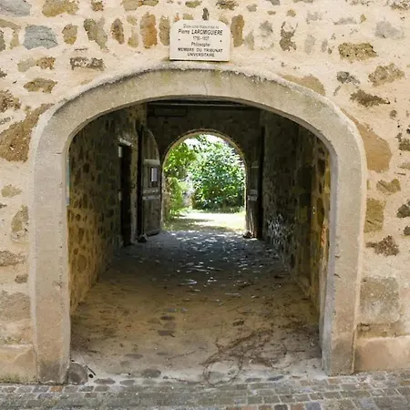 Pour 7 Personnes Dans Maison Du Xviiieme Siecle A Livinhac-le-Haut